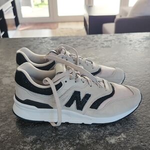 New Balance 7.5 997H Athletic Shoes - Black and Cream Dad Retro Sneakers